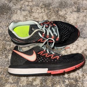 Womens Nike Zoom Vomero 10 Black size 8